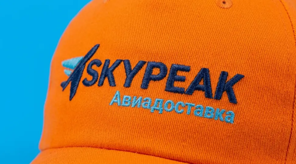 Бейсболки для авиалогистической компании SkyPeak - картинка 3
