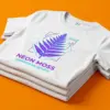 Три белые футболки NEON MOSS каскадом — ракурс три четверти передаёт объём и складки ткани