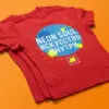 Три красные футболки NEON SOUL внахлест — принт на спине верхней хорошо виден в ракурсе три четверти
