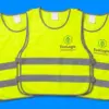 Три сигнальных жилета EcoLogix разложены внахлест, логотип на груди каждого
