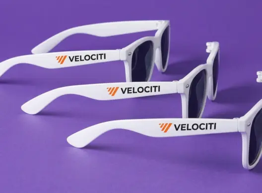 Солнцезащитные очки VELOCITI — три пары каскадом, логотип на левой дужке