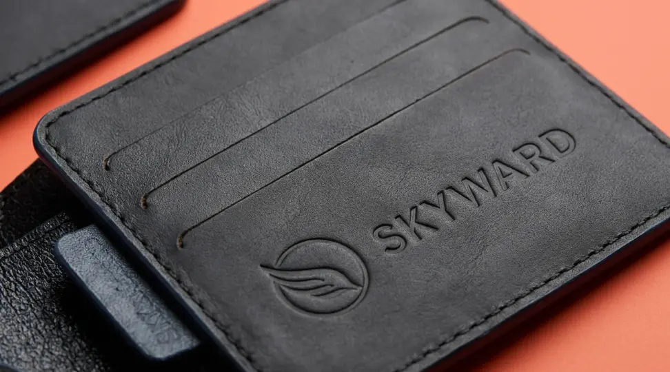 Кошельки с тиснением для логистической компании Skyward - картинка 3