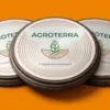 Три плакетки AgroTerra с деревянной основой лежат внахлёст — ракурс три четверти показывает толщину изделия