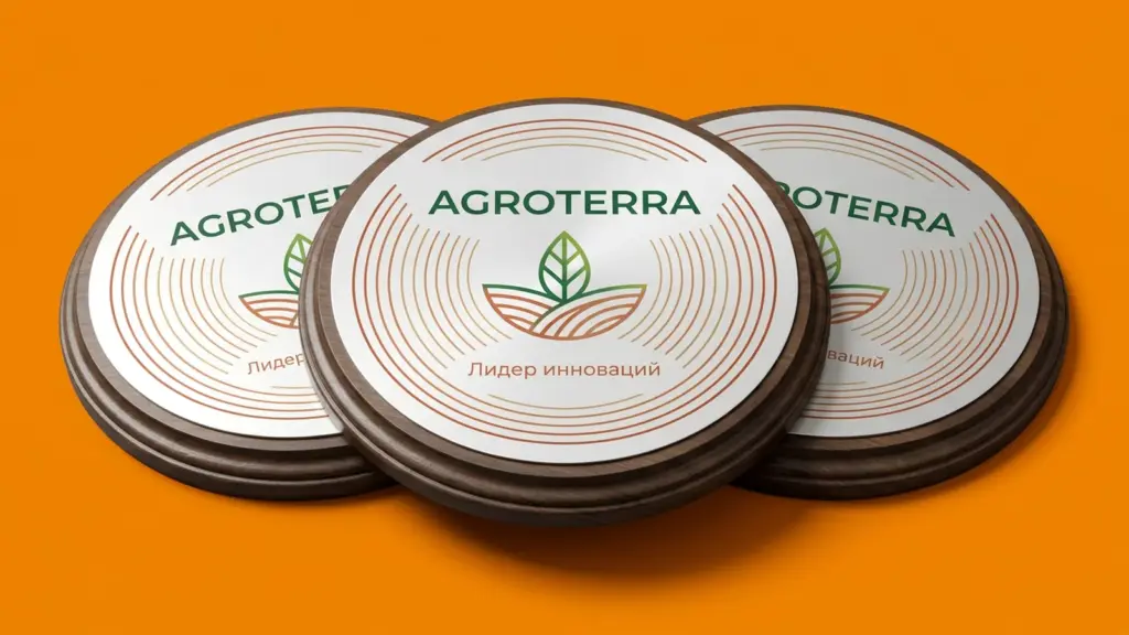 Три плакетки AgroTerra с деревянной основой лежат внахлёст — ракурс три четверти показывает толщину изделия