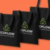 Три чёрных шопера EcoFlow каскадом в ракурсе три четверти на коралловом фоне