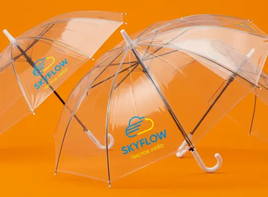 Три прозрачных зонта-трости SKYFLOW в ракурсе три четверти на оранжевом фоне — игра слоёв и отражений